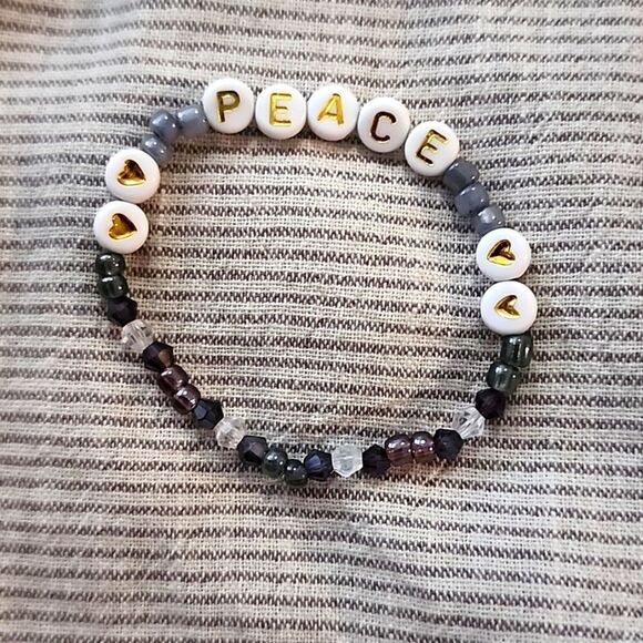 Taylor Swift Friendship Bracelet - Picture 1 of 2